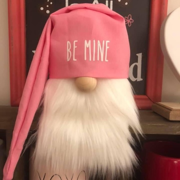 Handcrafted Valentine’s Day gnomes - Picture 2 of 8